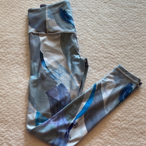 Athleta  elation 7/8 tight Blue and Gray Patterned Leggings - Picture 1 of 10